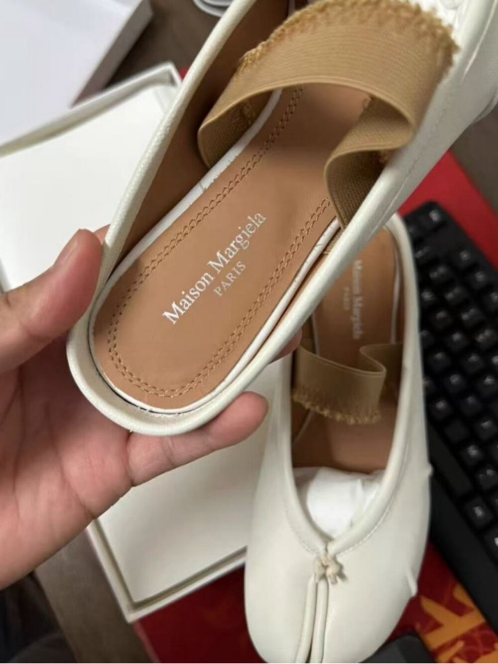 Maison Martin Margiela Cream Leather Tabi Slip-On Flats with Tan Strap - Picture 7 of 7